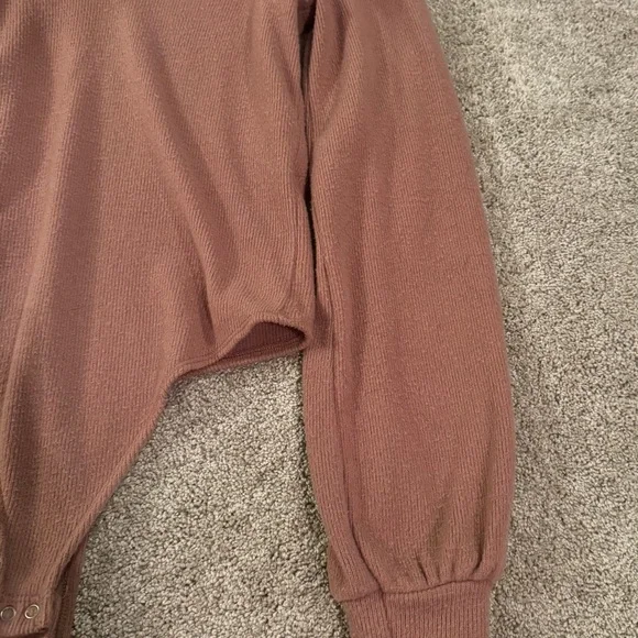 Abercrombie & Fitch Ribbed Cold Shoulder Sweater – Small - Picture 4 of 4